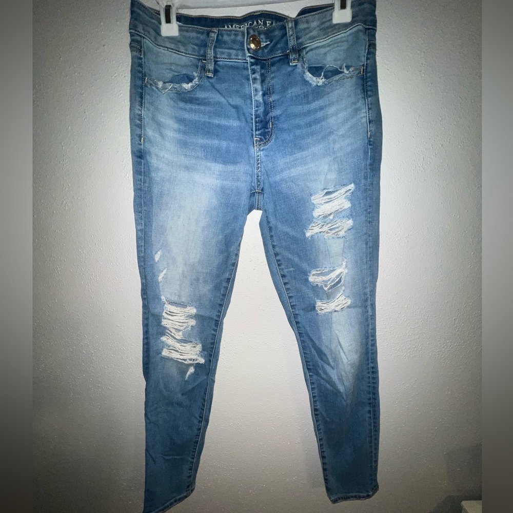 AE lightwash, ripped skinny jeans